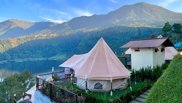 Paket Glamping & Camping Mewah di Tepi Danau Dieng
