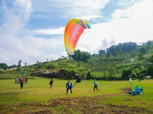 Paket Paralayang Tandem Bukit Kekep Wonosobo