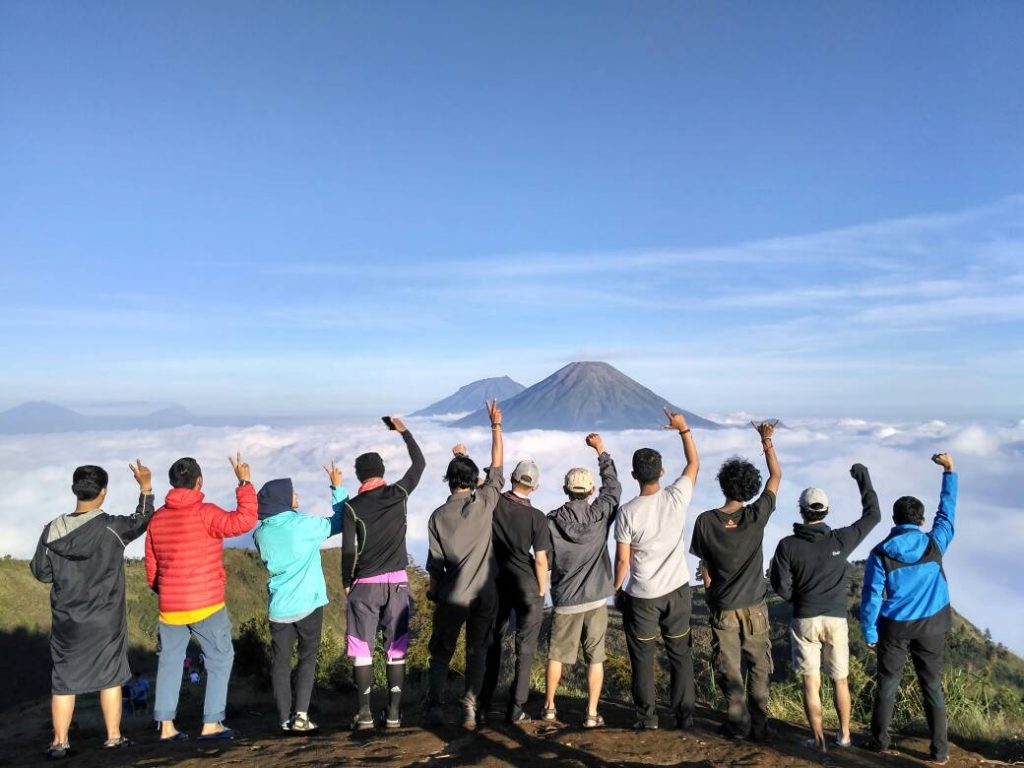 Paket Pendakian Gunung Prau 2.565 MDPL (Sunrise Terbaik)