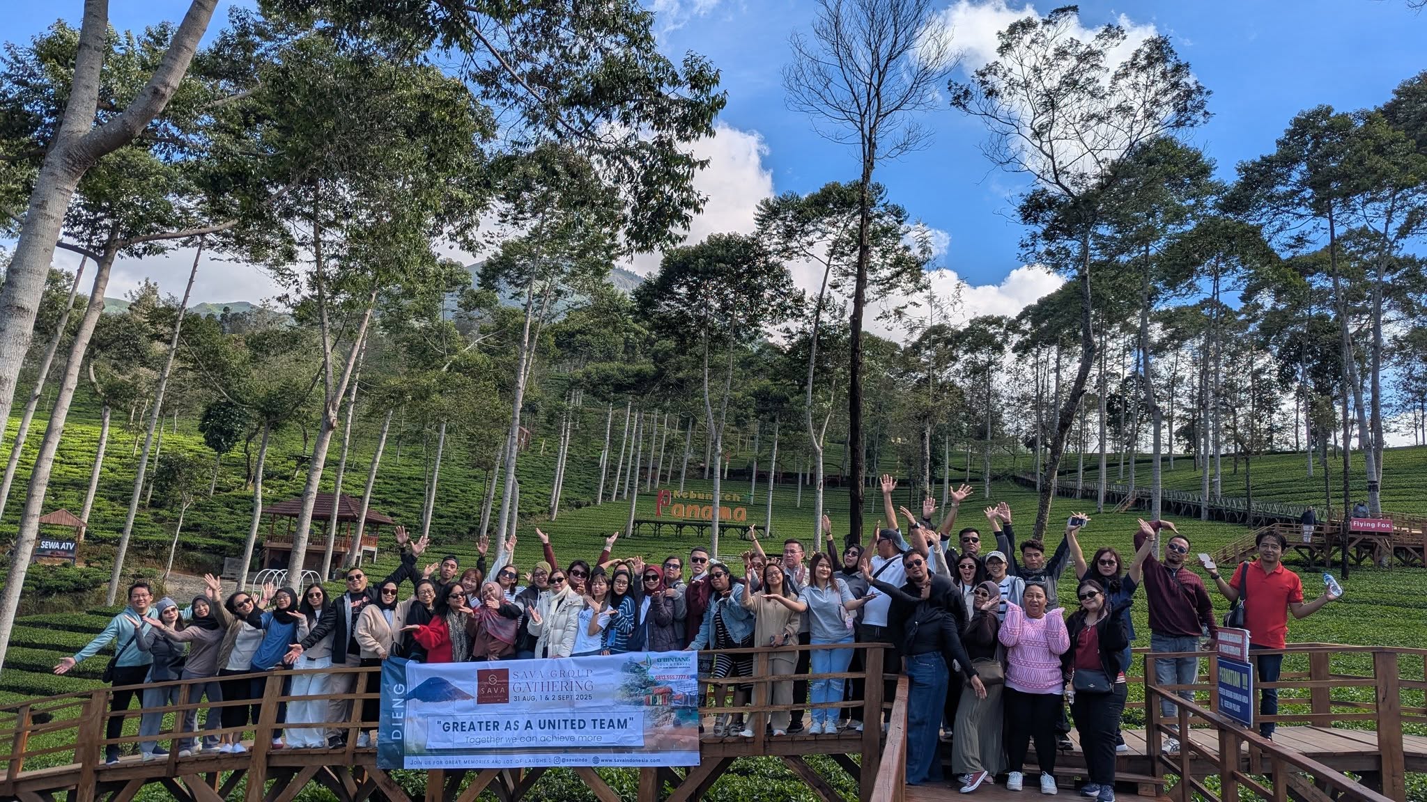 Napas Hangat Sang Hyang di Kawah Sikidang