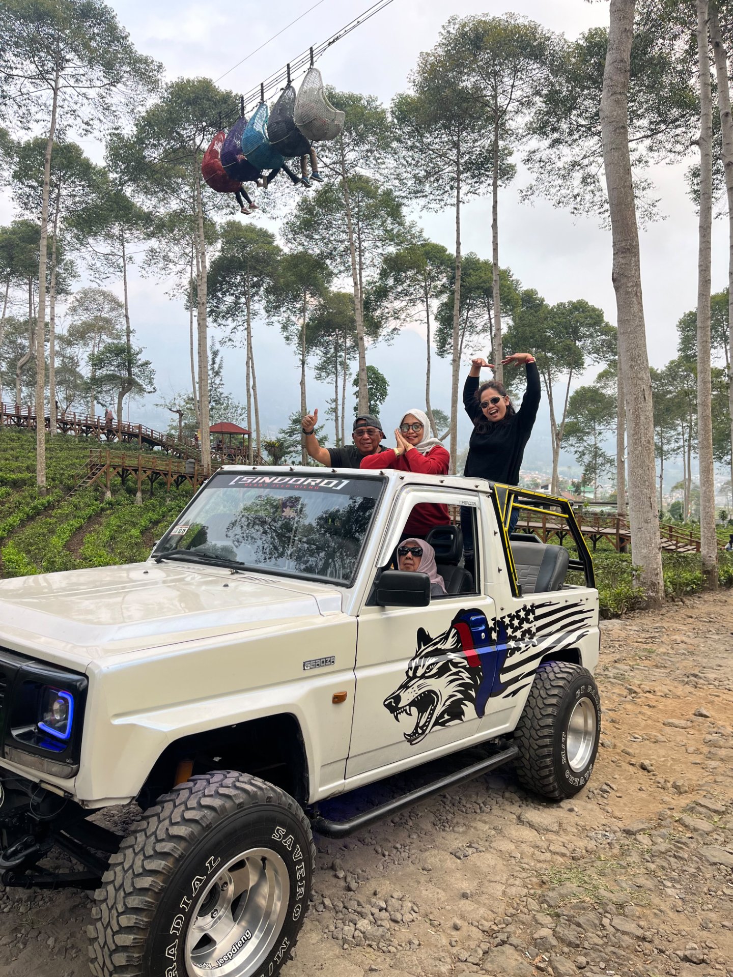 Safari Jip 4x4 Melintasi Hutan & Savana